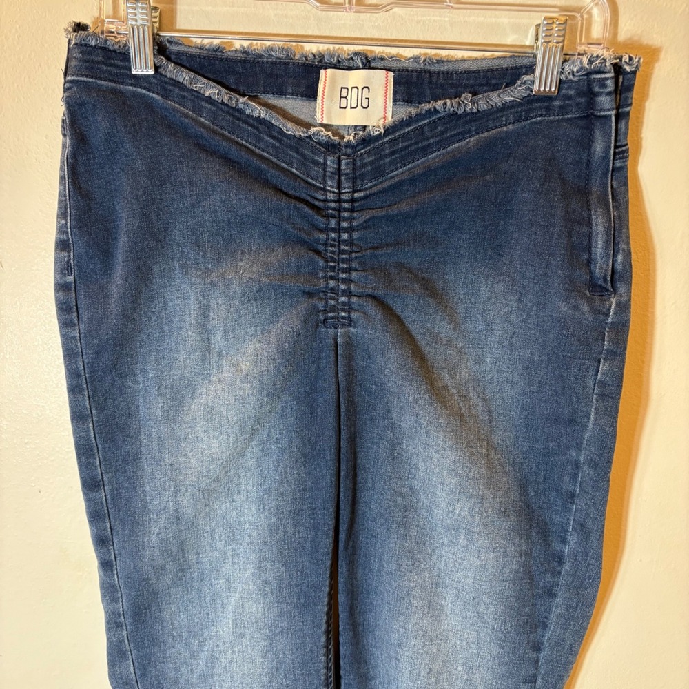 BDG Urban Outfitters Ruched Dipped V Flare Jeans Size 30 Dark Wash Blue - Picture 3 of 9